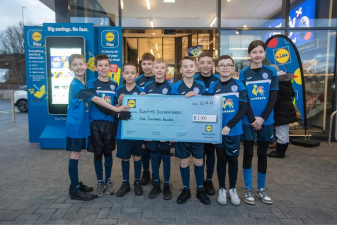 Lidl donates £1,000 to support South Lanarkshire youth football team