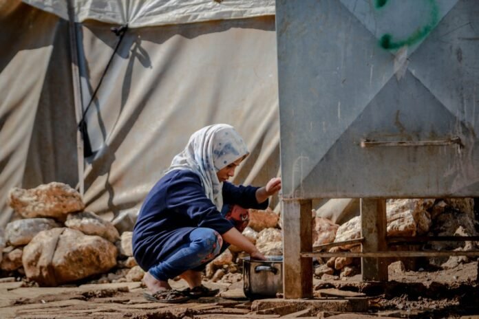 child in dire need of food amid WFP warning